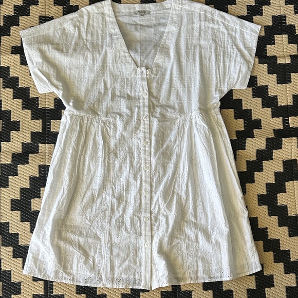 Madewell Dresses & Skirts - EUC Madewell Cream Eyelet Button-Down Mini Dress